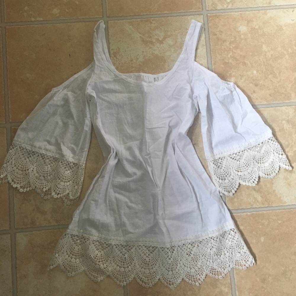 ‼️‼️‼️SOLD‼️‼️‼️Medium White Tops